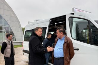 microbuzele electrice pentru transportul elevilor din judetul constanta in asteptarea formalitatilor de predare 685204533f926
