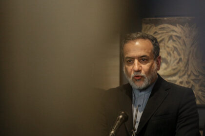 ministrii europeni vor purta vineri la geneva discutii cu iranul pe tema nucleara potrivit unei surse reuters 6853a99341003