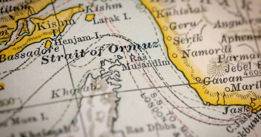 navele evita stramtoarea ormuz iar tarifele de transport cresc puternic din cuaza conflictului israel iran 68526fac567cb