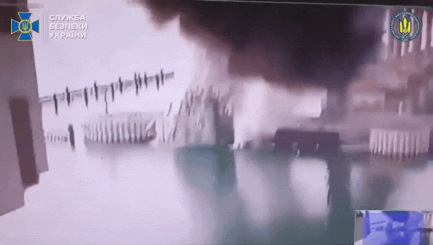 news alert atac ucrainean la podul kerci din crimeea sbu a detonat pilonii cu peste o tona de
