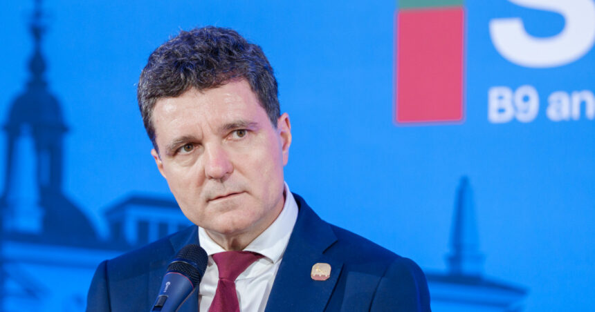 nicusor dan ar urma sa discute cu donald trump la summitul nato surse 685aae65715cf