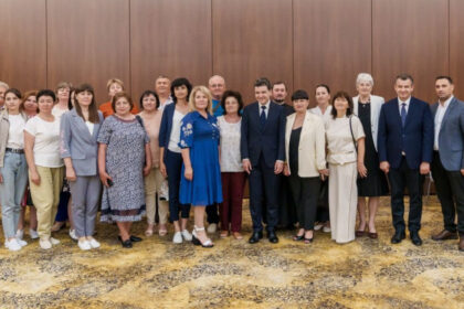 nicusor dan s a intalnit cu membrii comunitatii romanesti din zona odesa ne am asumat ca vom deschide repede consulatul de acolo 6849fa13bcac5