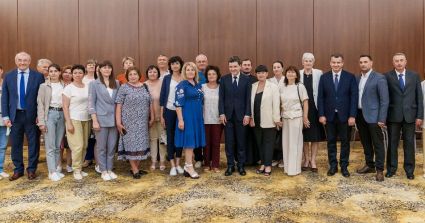 nicusor dan s a intalnit cu membrii comunitatii romanesti din zona odesa ne am asumat ca vom deschide repede consulatul de acolo 6849fa13bcac5