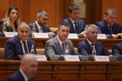 noul guvern investit de parlament cabinetul bolojan a obtinut 301 voturi pentru si 9 impotriva aur a parasit sala inaintea votului 68597ed7b5a12