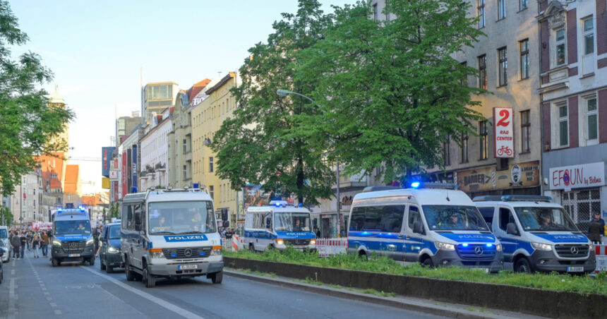 o femeie care a atacat doi oameni cu un cutit in munchen a fost impuscata de politisti 684541eb7b787