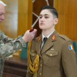 o romanca absolventa a academiei west point a primit gradul de sublocotenent am sa fiu un ofiter care serveste romania cu onoare 6859af83e3efc