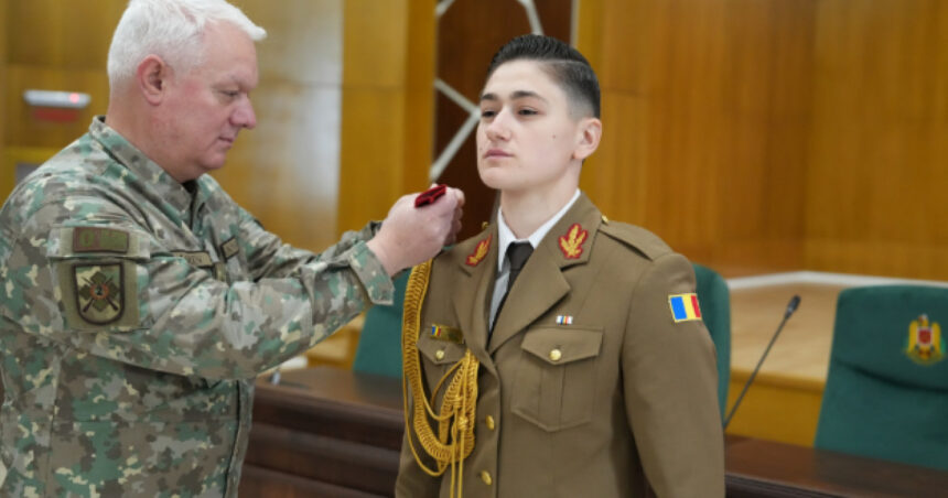 o romanca absolventa a academiei west point a primit gradul de sublocotenent am sa fiu un ofiter care serveste romania cu onoare 6859af83e3efc
