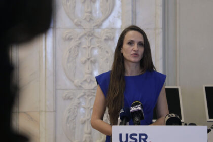 oana toiu si a preluat mandatul la ministerul de externe discutii cu emil hurezeanu despre prioritatile diplomatiei romane 685b0d93781a5