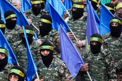 organizatiile paramilitare din iran au iesit la vanatoare de agenti mossad ce este basij gruparea care trezeste temeri populatiei 6859bfec44a4b