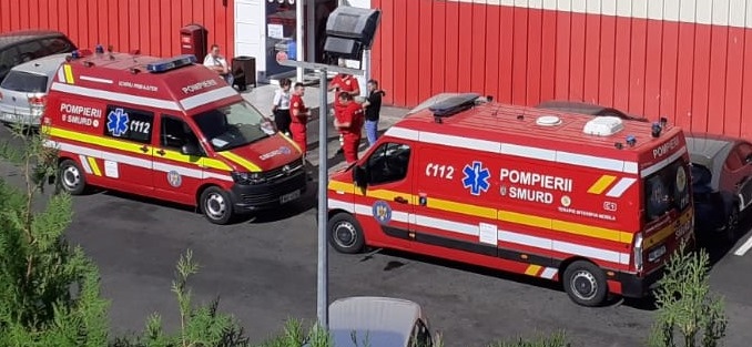 panica intr un mall dupa ce o bucata din tavan s a prabusit chiar in fata clientilor 6847495ec9ef8