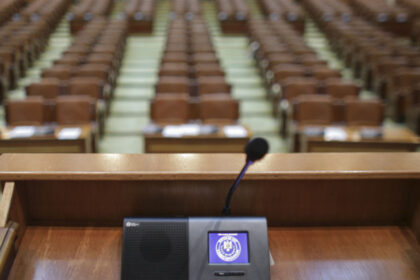 parlamentarii din comisii nu vor mai putea utiliza masinile de serviciu in perioada vacantei 6852c151bcee4