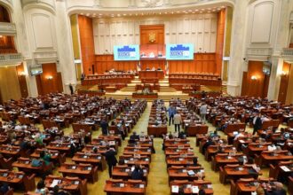 parlamentul isi alege astazi sefii celor doua camere si doi judecatori ai curtii constitutionale propunerile partidelor 685a5372c03b1