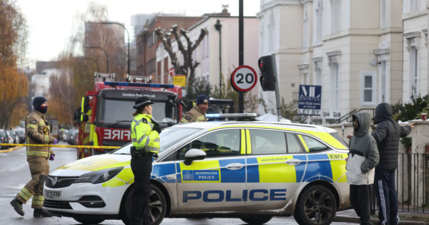 patru militanti pro palestinieni au fost arestati dupa ce au pulverizat vopsea rosie pe avioane militare britanice 685e9f0dc5c8c