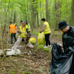 peste 15 tone de deseuri colectate in cadrul campaniei de ecologizare a bat romania in padurea plopeni judetul prahova 68626fa90c64a