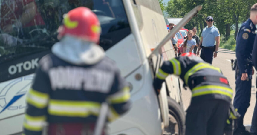 planul rosu de interventie a fost activat in botosani dupa ce un autocar s a rasturnat pe dn 29 684036eede37f
