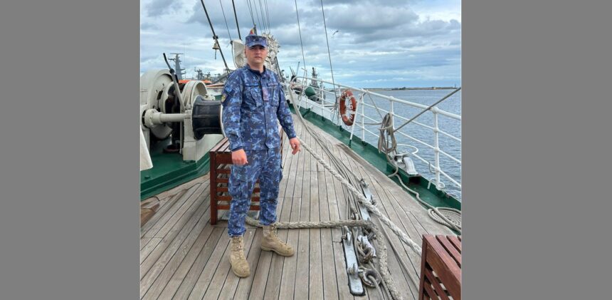 povestea impresionanta a soldatului robert rosu am lucrat doi ani la divizionul 150 rachete navale mangalia dupa care am plecat in anglia apoi in finlanda la un abator de pui 68440e90a7a6a