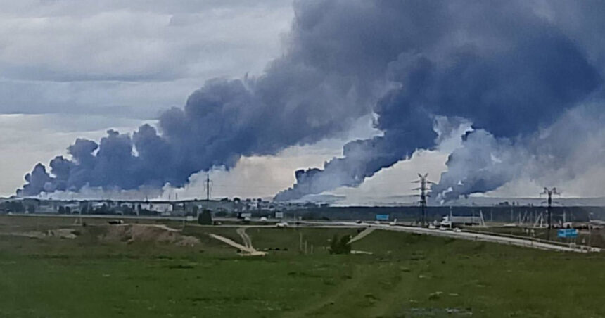 primele imagini din satelit cu bombardierele rusesti din baza nucleara de la belaia distruse de dronele ucrainene 683d9ac47456a