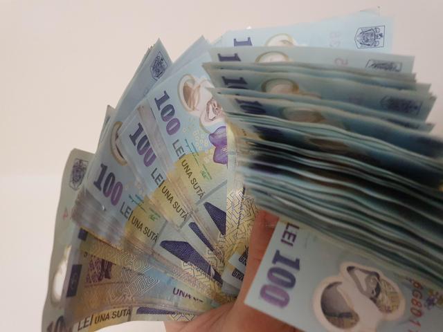 produsul intern brut estimat pentru trimestrul i date ajustate sezonier a fost de 447669 miliarde lei preturi curente in termeni nominali in termeni reali a fost stationar comparati 684292c370046