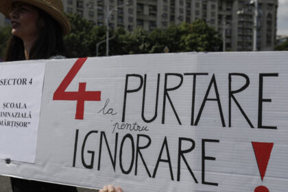 protest al sindicalistilor din educatie in 18 iunie prin purtarea de banderole sau ecusoane care le sunt nemultumirile 684c2e55957d3