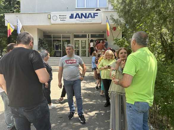 proteste spontane in mai multe institutii publice fata de reducerea sporurilor federatiile sindicale se pregatesc de miscari masive 685e820757341