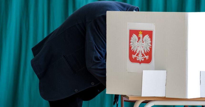 record de prezenta la vot in polonia 7131 dintre polonezii cu drept de vot au mers la urne in turul ii al prezidentialelor 683d5a2168573