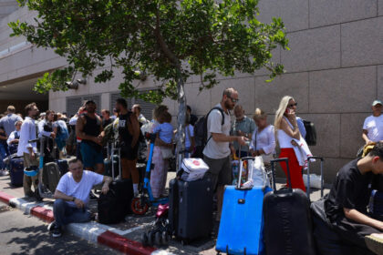 repatriere din israel grecia a evacuat in siguranta peste 100 de cetateni inclusiv romani si americani 68529757ac060