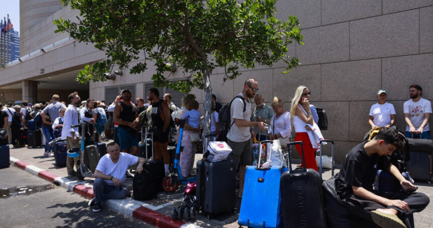 repatriere din israel grecia a evacuat in siguranta peste 100 de cetateni inclusiv romani si americani 68529757ac060