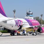 romanii au fost abandonati pe aeroport strainii au fost dusi la hotel wizz air da vina pe o eroare umana 685fca84293a4