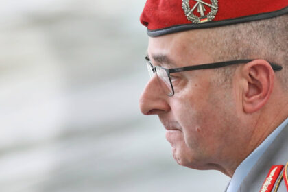 rusia ar putea ataca nato in urmatorii 4 ani avertizeaza seful armatei germane rusia produce anual sute de tancuri 683db8fd2d75f