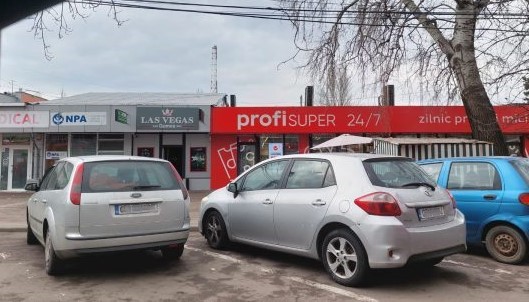 s a prefacut ca aluneca apoi l a lovit si i a furat banii si cheile in zona abator 683f700f0ddca