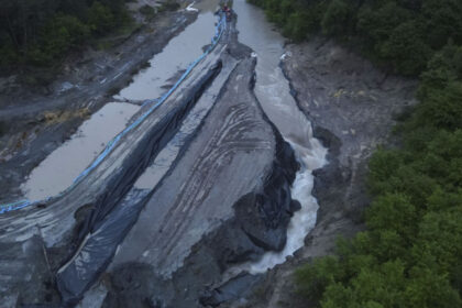 salina praid autoritatile au realizat o linie de aparare de 750 m impotriva viiturii scoaterea apei din subteran a fost stopata 683d7c14a6cc3