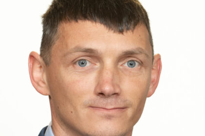 senatorul care sustine ca a facut facultatea la un site de matrimoniale a fost condamnat pentru conducere cu permisul suspendat 685195bc84590
