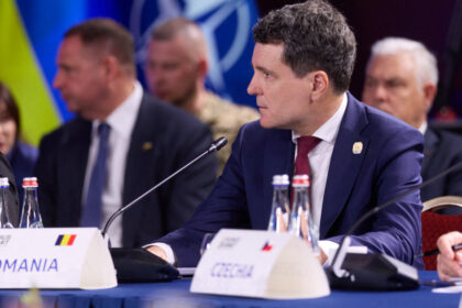 sondaj peste doua treimi din romani vor un rol activ al romaniei in ue si intarirea relatiei cu sua sub presedintia lui nicusor dan 68493ffacceae