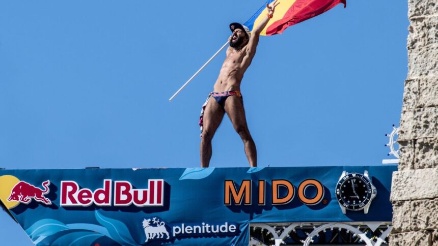 sportivii romani au terminat in top 8 etapa a doua din seria mondiala red bull cliff diving 2025 6862683506342