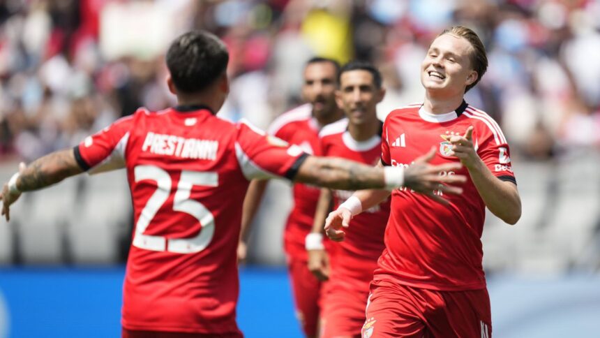 stim deja patru meciuri din optimile mondialului cluburilor benfica a facut surpriza in grupa c 685b183eb0603