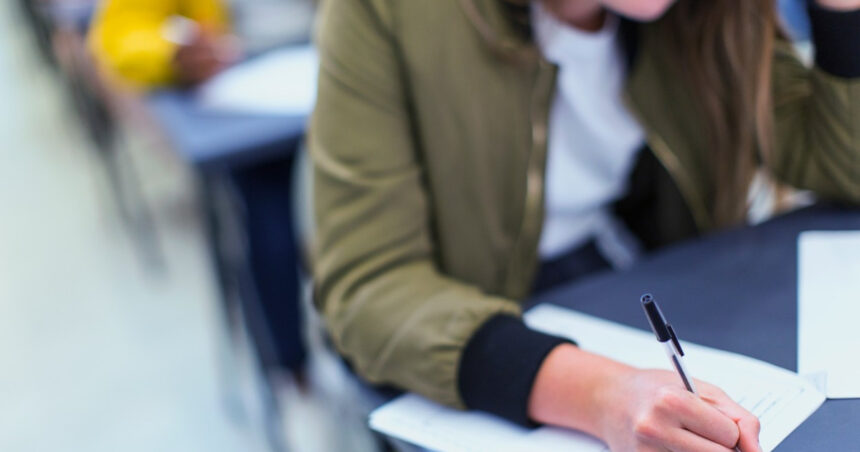 subiecte bac 2025 la istorie elevii de la profilul uman dau proba la istorie baremul de corectare va fi publicat pe edu ro 6849117aac820