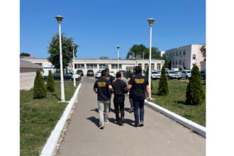 talhari de mici cei doi indivizi din constanta care au jefuit un varstnic sunt clienti vechi ai politistilor 684305877c9d5