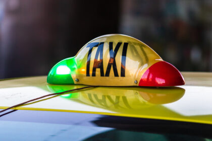 taxiurile din zona aeroporturilor au fost controlate de politia transporturi o masina din doua a fost amendata 684d70890920c