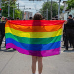 tensiuni la marsul pride la chisinau preotii si credinciosii au incercat sa sparga cordonul politiei 684edfeec9aab