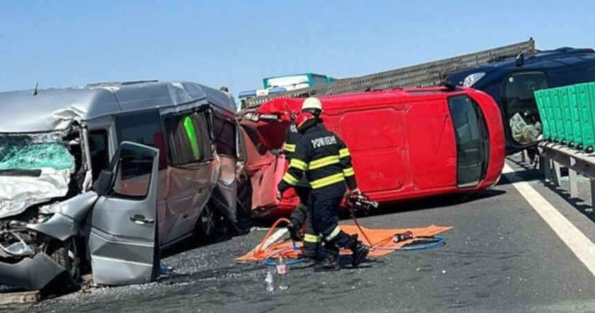 trafic blocat pe autostrada a1 dupa un accident in lant cu trei vehicule doua persoane au fost ranite 68568e56afb41