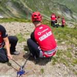 trei ucraineni rataciti in munti gasiti dupa 9 ore de cautare cu ajutorul sts salvatorii indusi in eroare de un apel din irlanda 684d317e84f1c