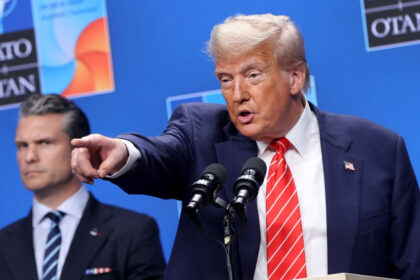 tu camasa alba haha e foarte agitata cum a decurs dialogul intre trump si o jurnalista al carei sot lupta in armata ucraineana 685cf2488c314