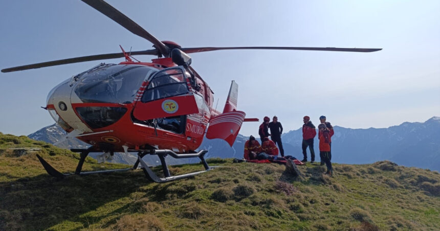 turista de 63 de ani evacuata cu elicopterul smurd din muntii fagaras 684dc15e7ac16