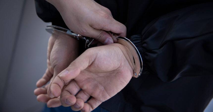 un barbat a fost condamnat la inchisoare cu executare dupa ce a lovit din reflex un jurnalist intr un tribunal din berlin 6849c03f0fba4