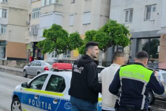 un cunoscut hot care a actionat si in buzau s a apucat sa fure si de la vecini l a dat de gol gletul care a curs din sac 685dbc4189f1a