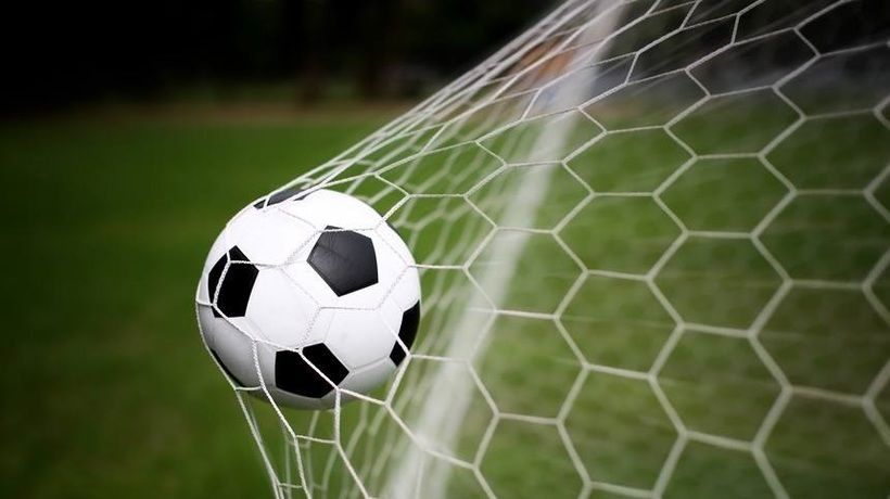 un fotbalist de doar 14 ani intre viata si moarte dupa o ciocnire pe teren 683f519c52e22