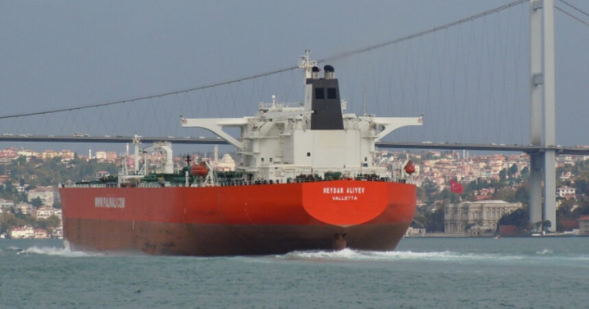un petrolier s a ciocnit cu alte doua nave in apropiere de stramtoare ormuz 24 de persoane au fost evacuate 685137cd05cf6