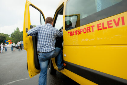 un primar din iasi ameninta sa lase elevii fara microbuz scolar si hartie igienica pentru ca nu au avut rezultate bune la invatatura 6842fe5c9a604
