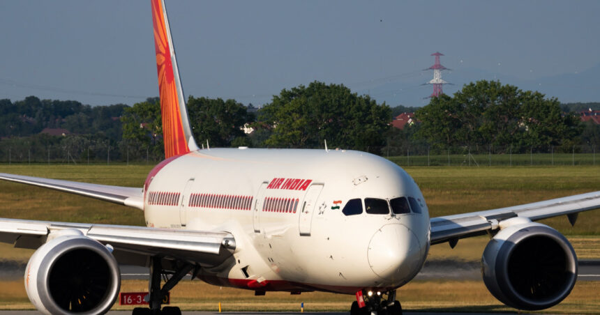 un zbor air india de la ahmedabad la londra anulat din cauza unei erori tehnice avionul e acelasi model cu cel prabusit pe 12 iunie 6851495b54a4b