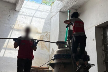 unul dintre cele mai mari laboratoare de droguri sintetice din romania descoperit intr un depozit din brasov ce au gasit anchetatorii 6856d4a5b9c72